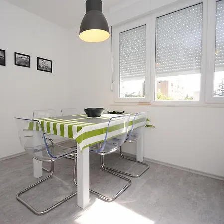 Bolt Holiday Apartment Lägenhet
